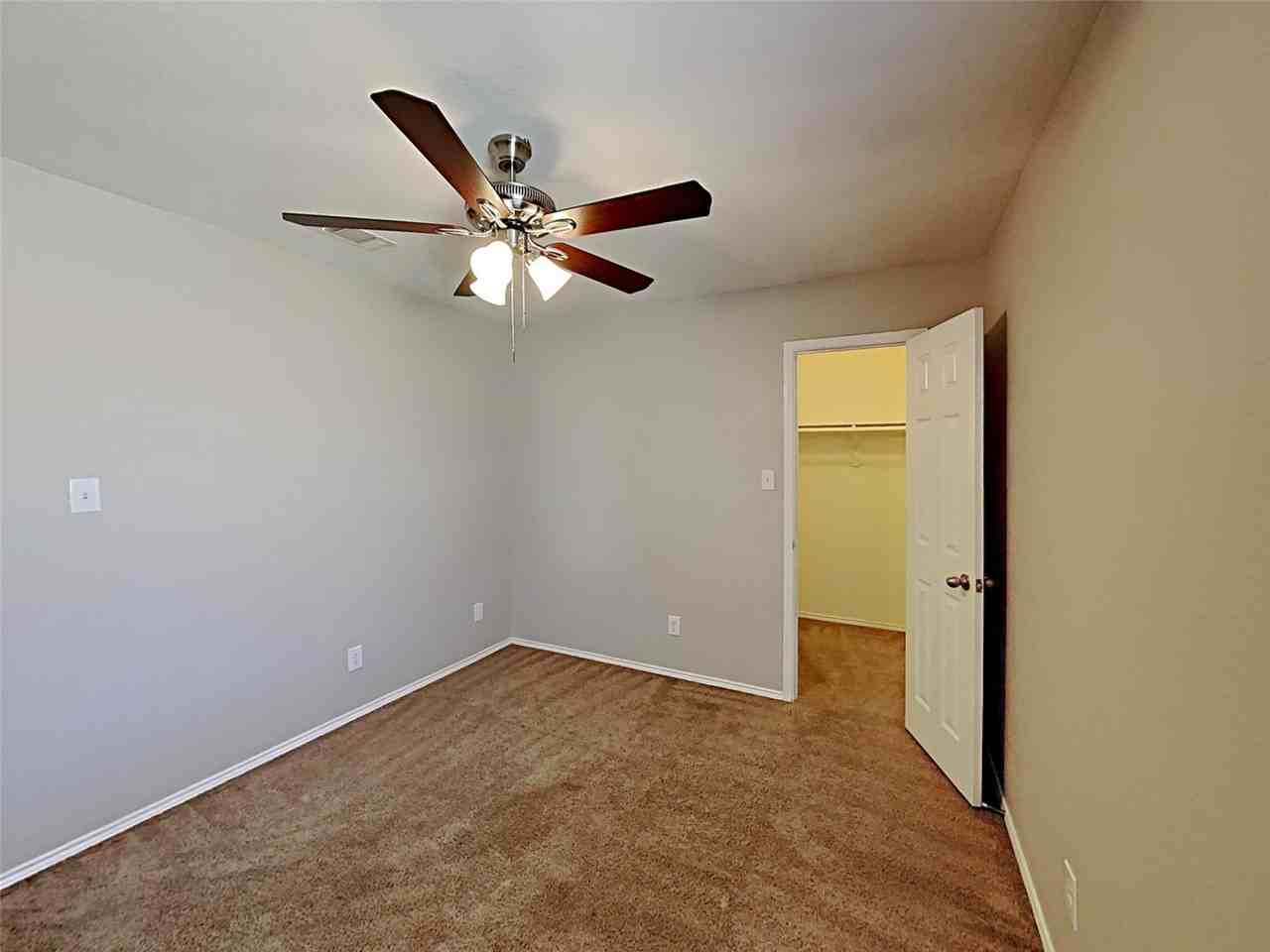 632 Hutchins Dr - Photo 7 of 16