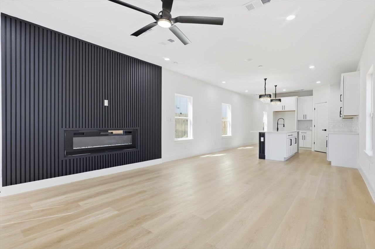 2534 Lowery St - Photo 4 of 17