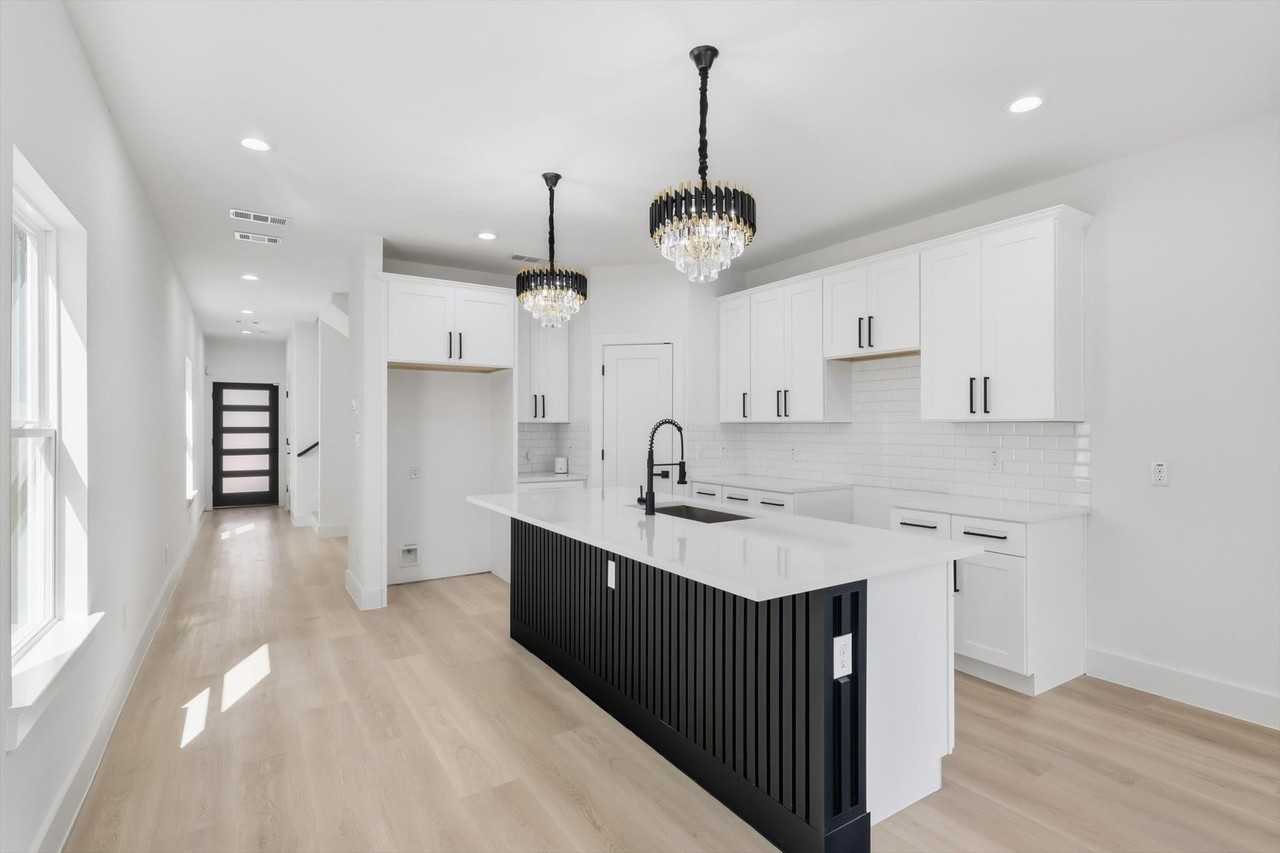 2534 Lowery St - Photo 5 of 17