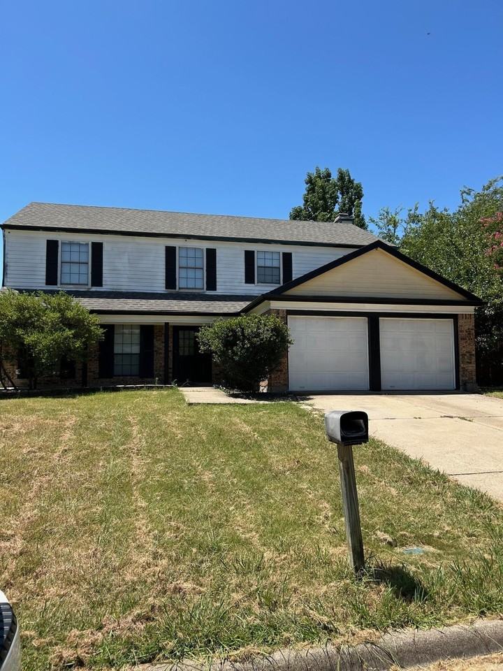 2319 Abbington Ln - Photo 2 of 15