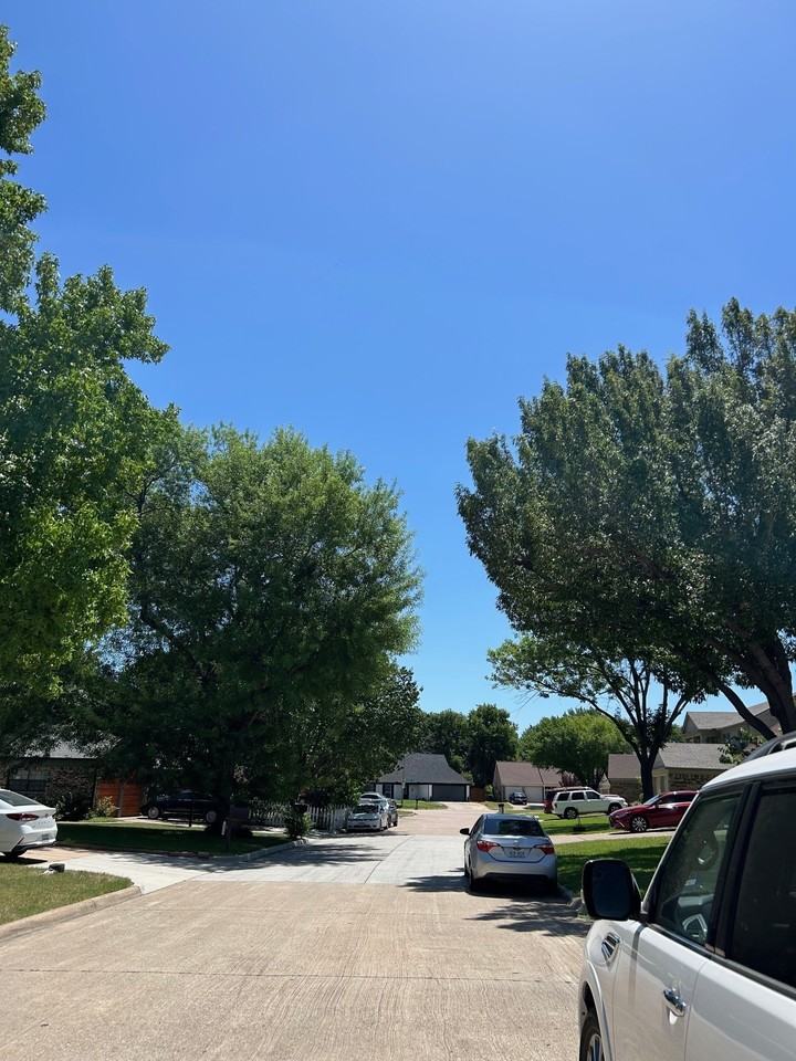 2319 Abbington Ln - Photo 3 of 15
