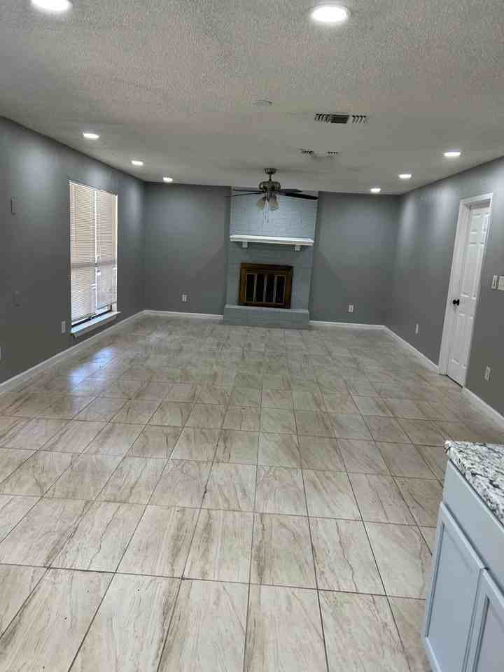 2319 Abbington Ln - Photo 5 of 15