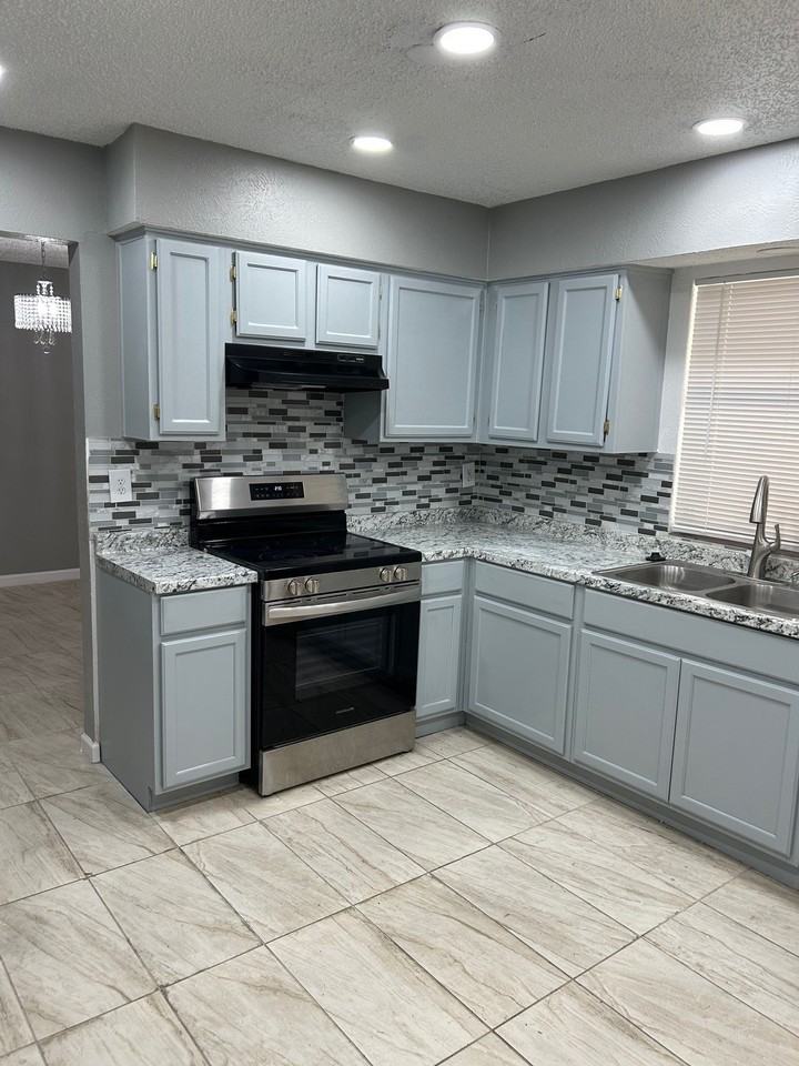 2319 Abbington Ln - Photo 6 of 15
