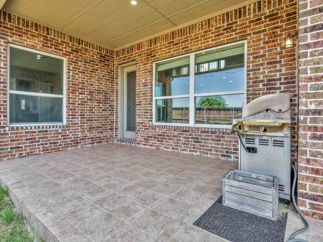 1121 Ranch Gate Ln - Photo 2 of 17