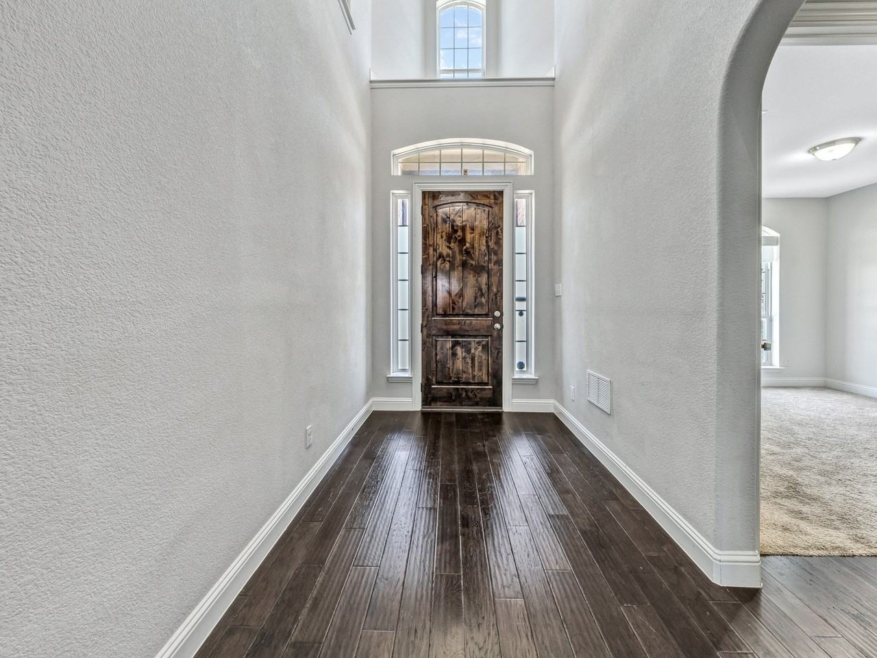 1121 Ranch Gate Ln - Photo 3 of 17