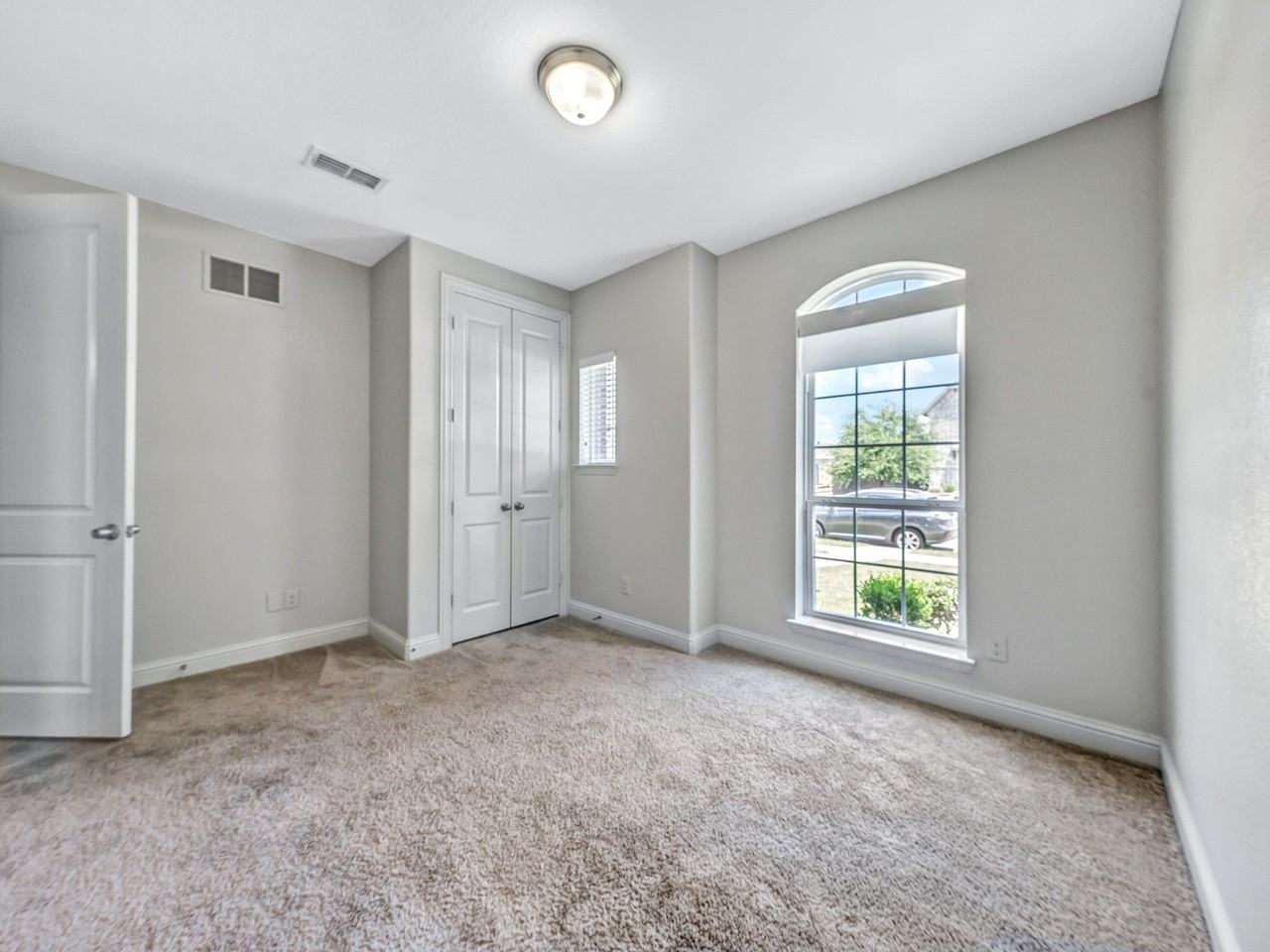 1121 Ranch Gate Ln - Photo 4 of 17