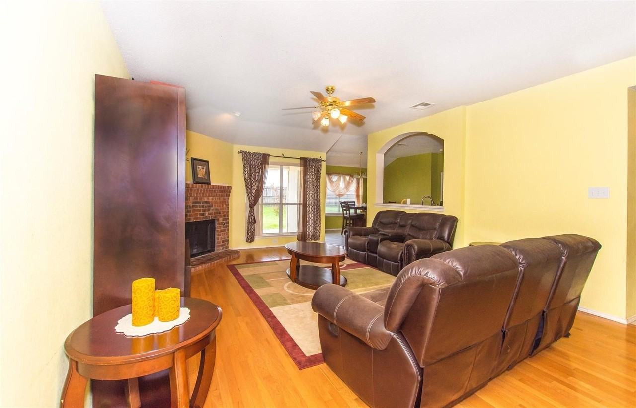 1008 Ashdon Ln - Photo 2 of 12
