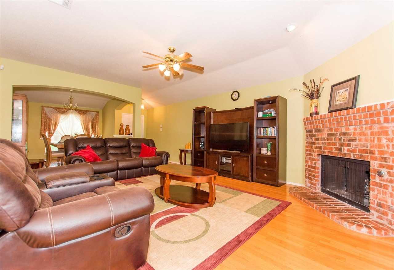 1008 Ashdon Ln - Photo 5 of 12