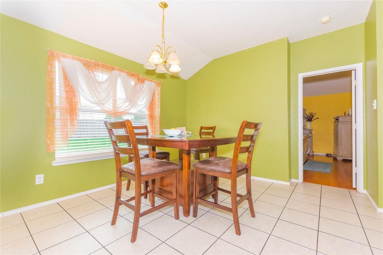 1008 Ashdon Ln - Photo 6 of 12