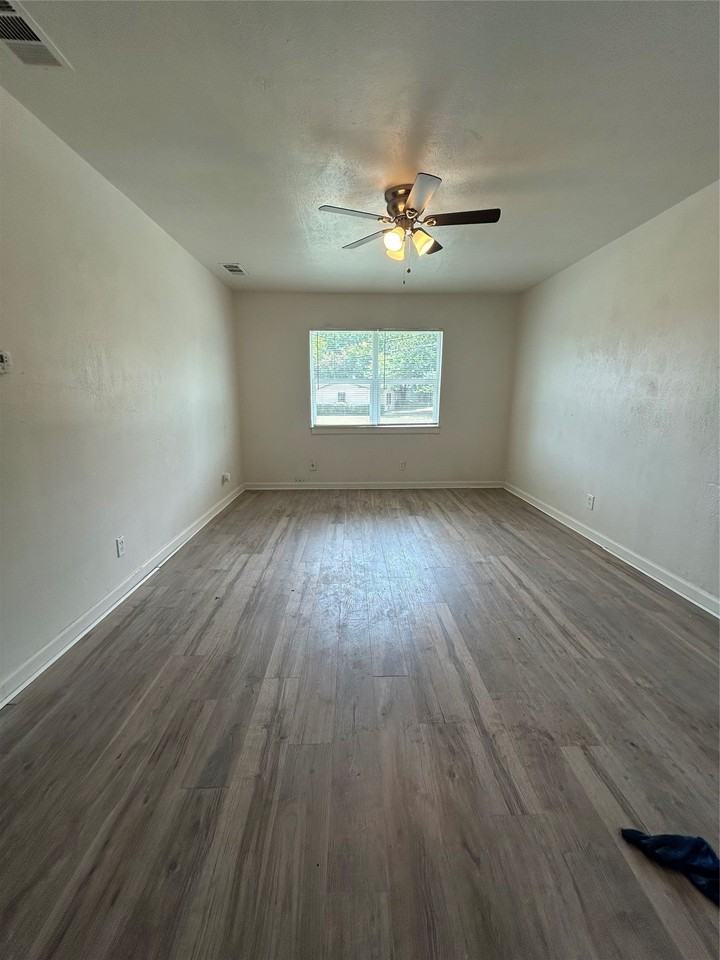 909 E Ann Arbor Ave - Photo 3 of 14