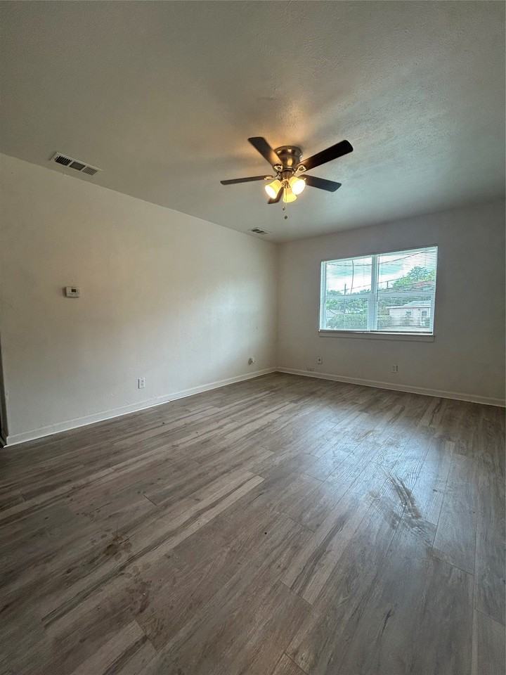 909 E Ann Arbor Ave - Photo 4 of 14