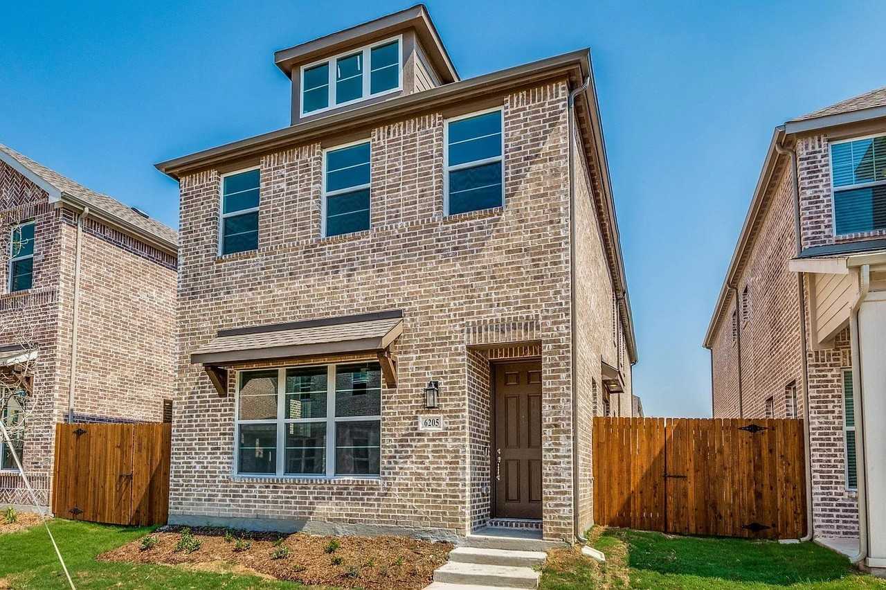 6205 Queens Path - Photo 3 of 30