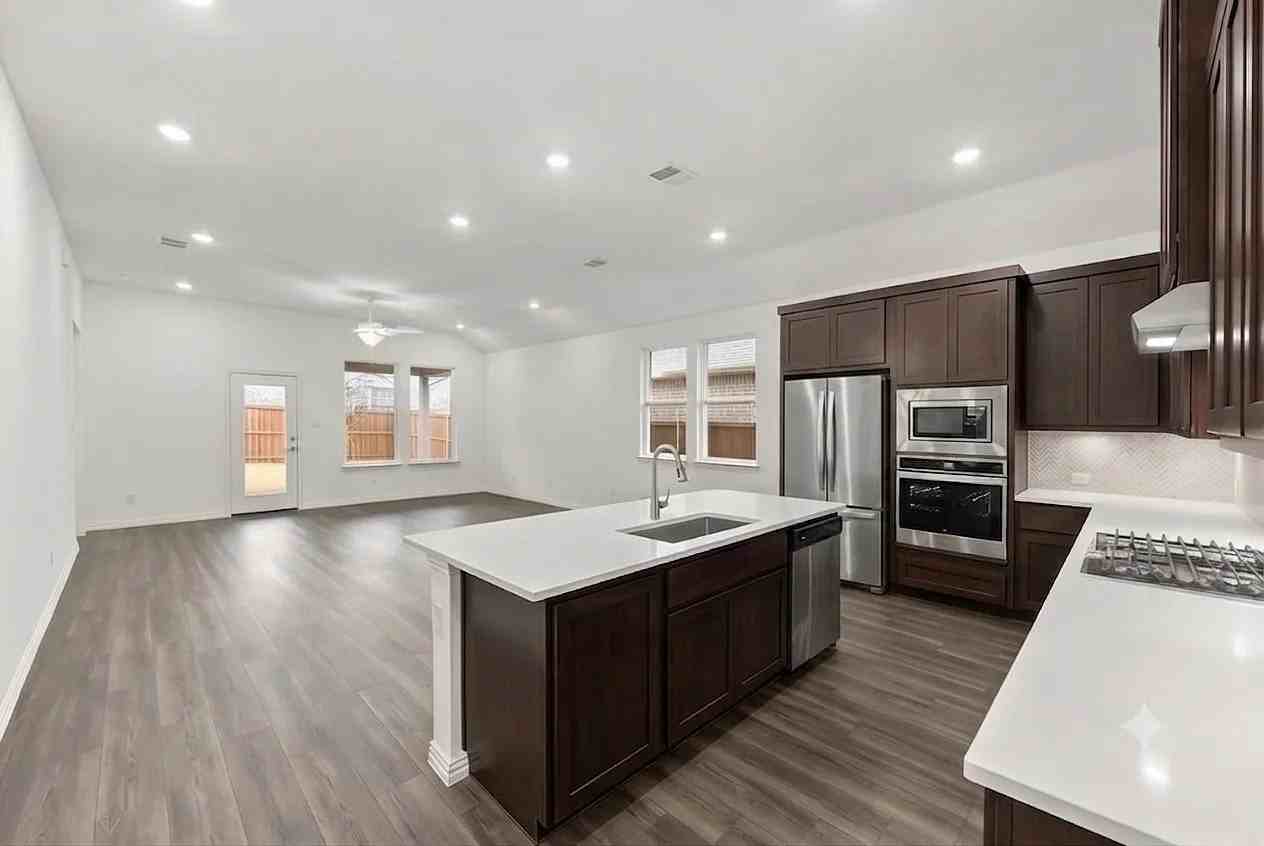 1825 Plymouth Dr - Photo 4 of 25