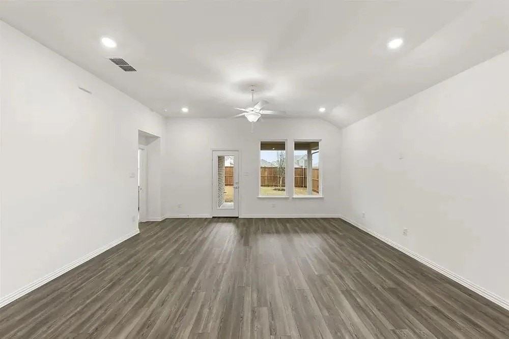 1825 Plymouth Dr - Photo 6 of 25