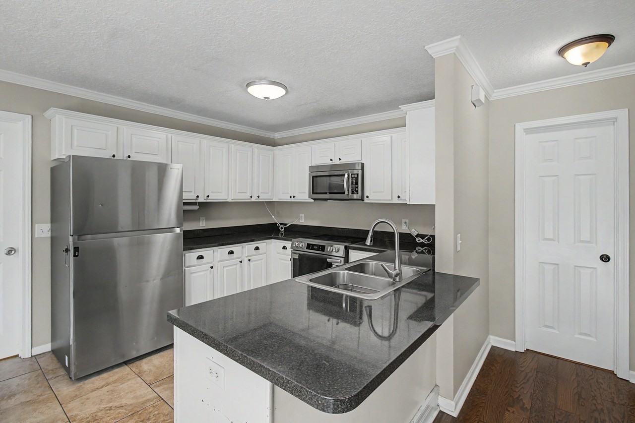 401 E Banks St #1 - Photo 6 of 31
