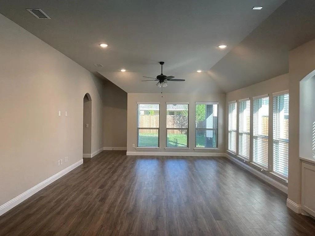 2306 Ranchwood Dr - Photo 4 of 20