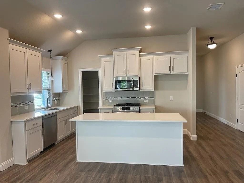2306 Ranchwood Dr - Photo 7 of 20