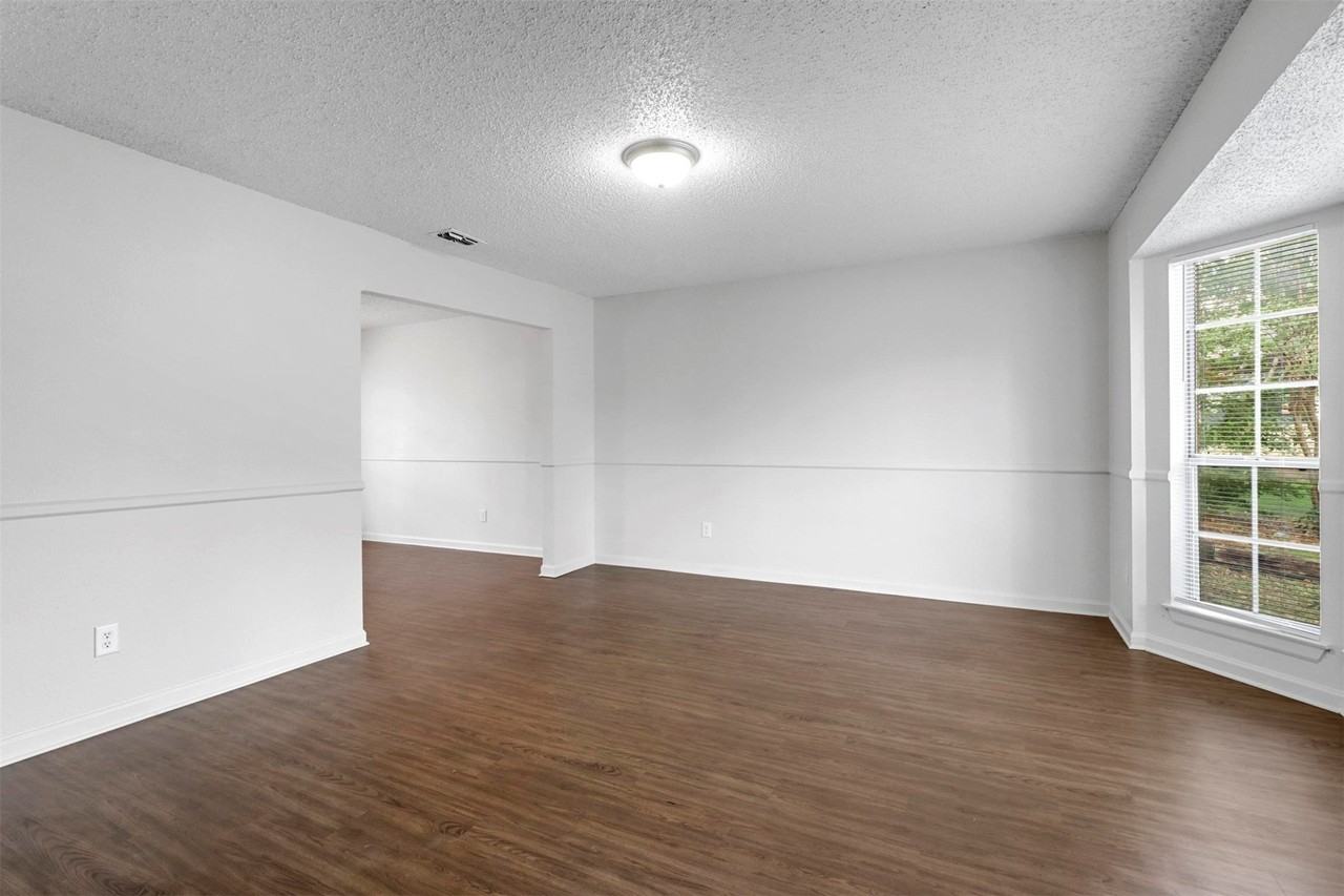 2313 Longmeadow St - Photo 5 of 39