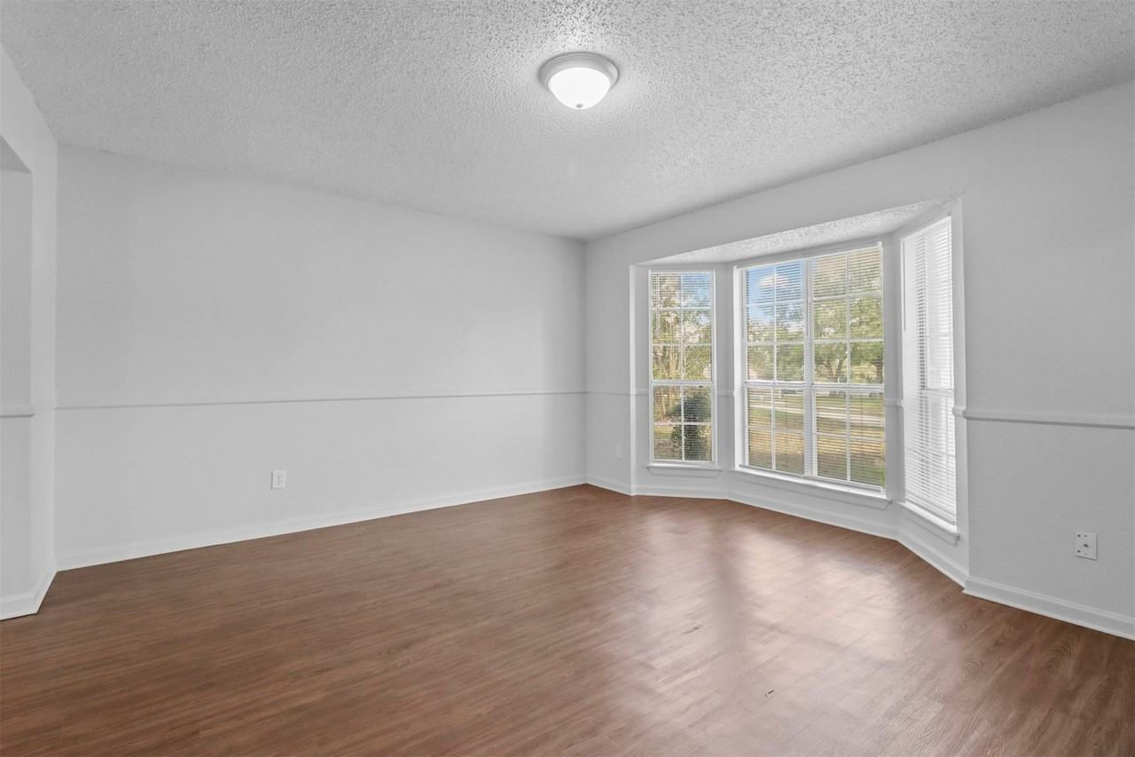 2313 Longmeadow St - Photo 6 of 39