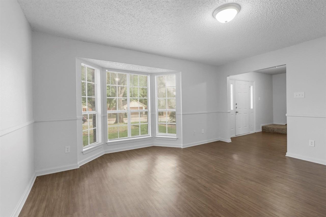 2313 Longmeadow St - Photo 7 of 39