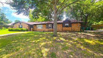 featured image of 425 Mimosa Dr