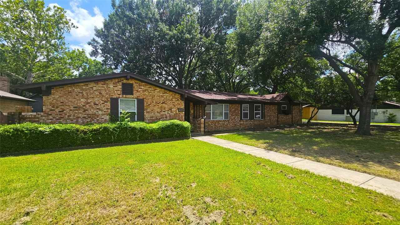 425 Mimosa Dr - Photo 3 of 27