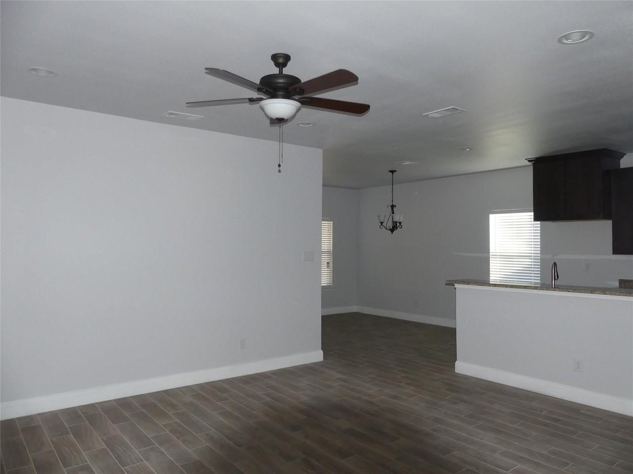 1903 Morgan St - Photo 2 of 17