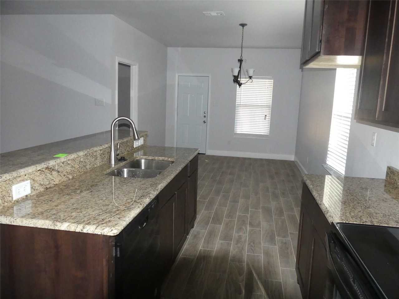 1903 Morgan St - Photo 3 of 17