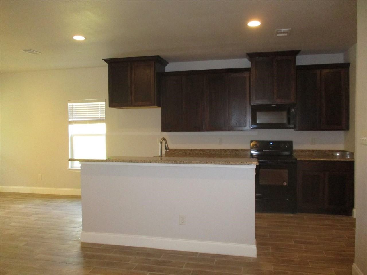 1903 Morgan St - Photo 5 of 17