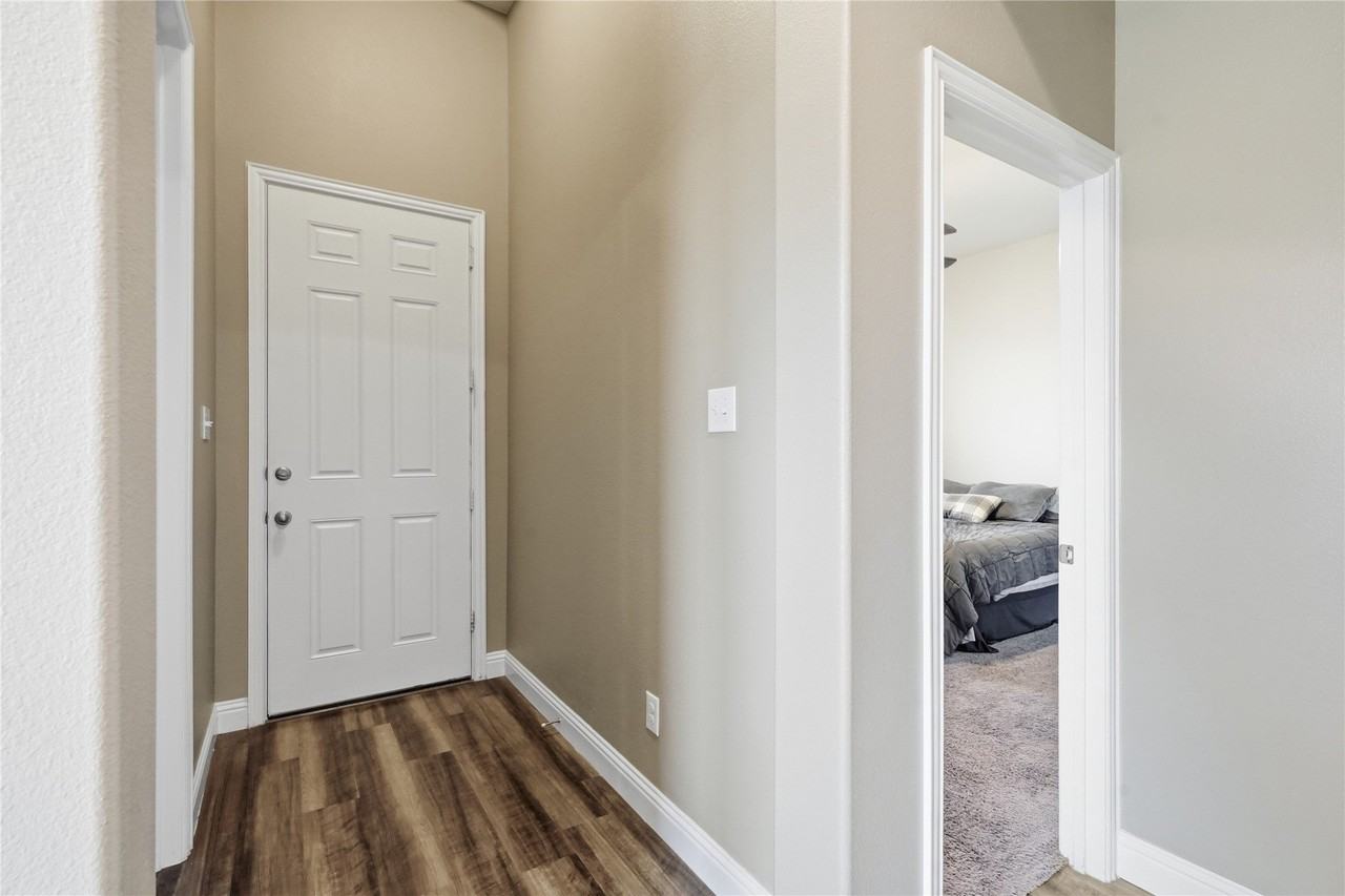 514 Kettlewood Ct - Photo 2 of 29