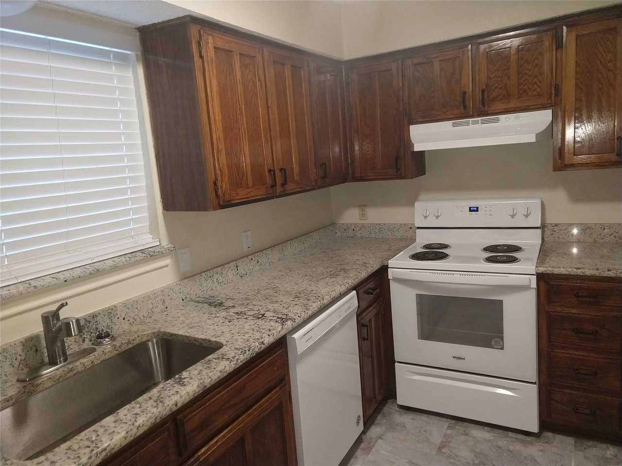 2110 Valleywood Dr - Photo 5 of 19