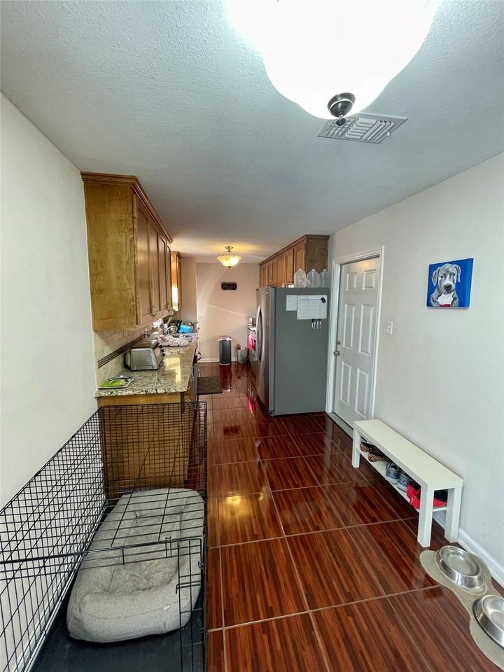 817 Bullock St - Photo 6 of 23