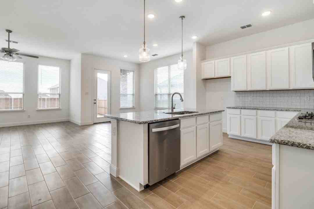 3813 Cherry Hills Dr - Photo 2 of 13