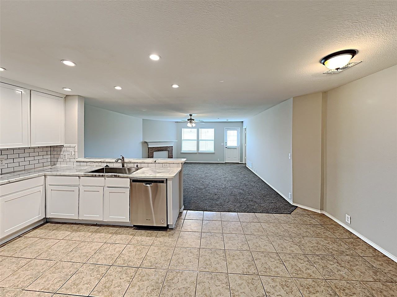 8901 King Ranch Dr - Photo 3 of 16