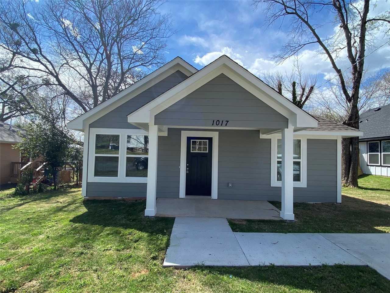 1017 S Scullin Ave