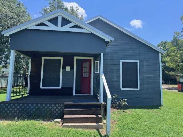 354 28th St Ne - Photo 2 of 10