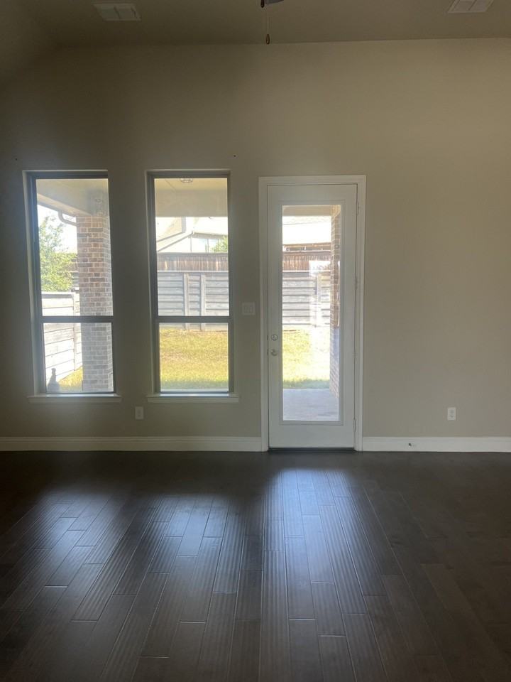 5136 Shallow Pond Dr - Photo 3 of 10