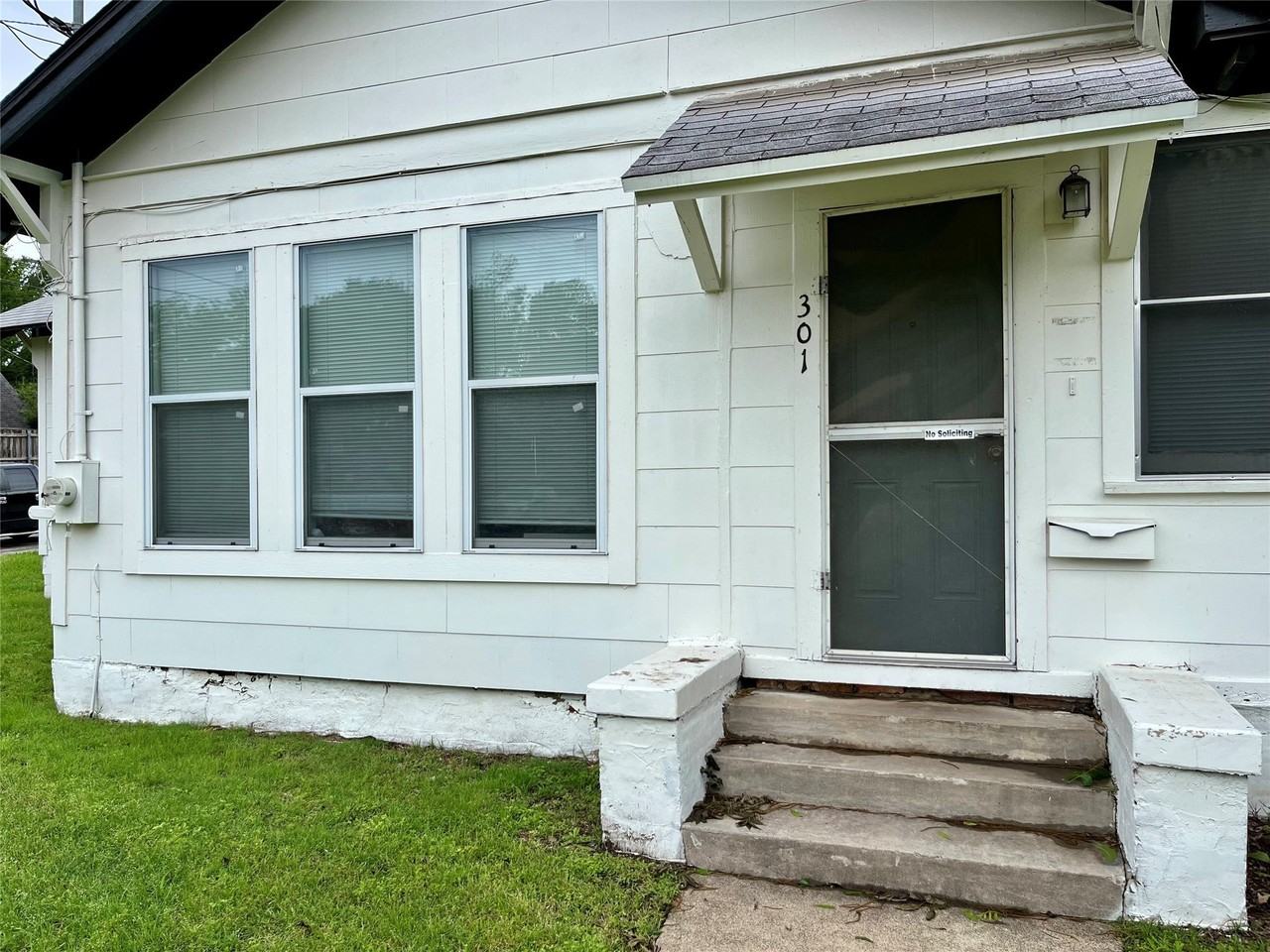 301 Amarillo St - Photo 2 of 10