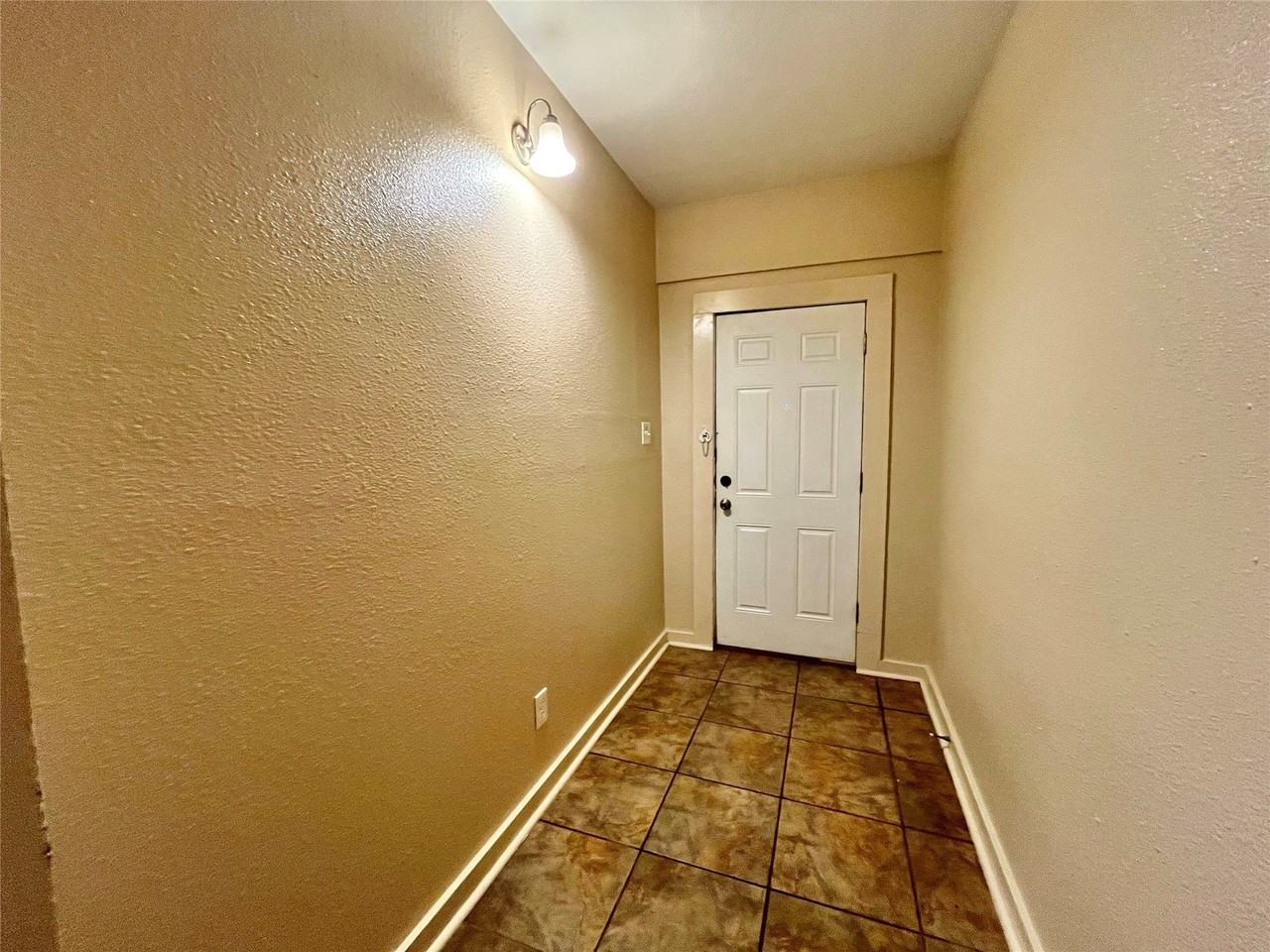 301 Amarillo St - Photo 3 of 10