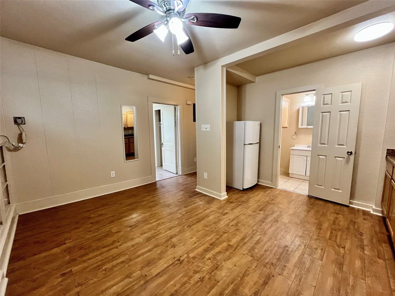 301 Amarillo St - Photo 4 of 10