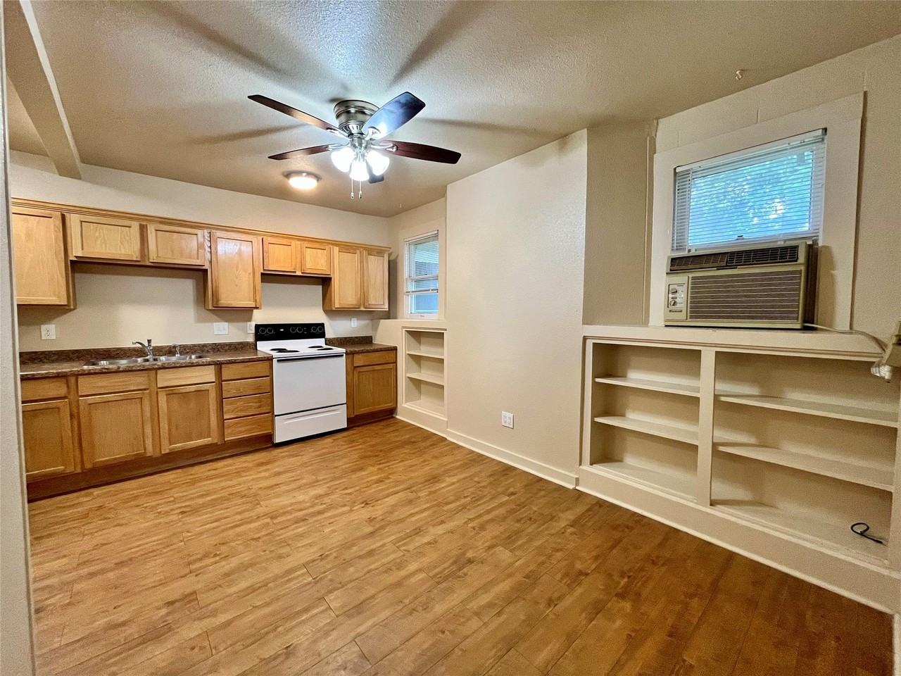 301 Amarillo St - Photo 5 of 10