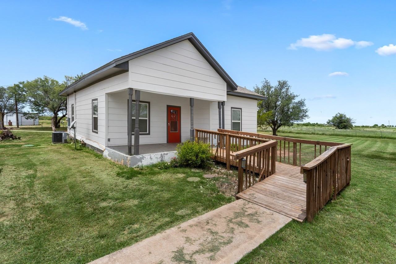 5312 Crown Ln - Photo 2 of 32