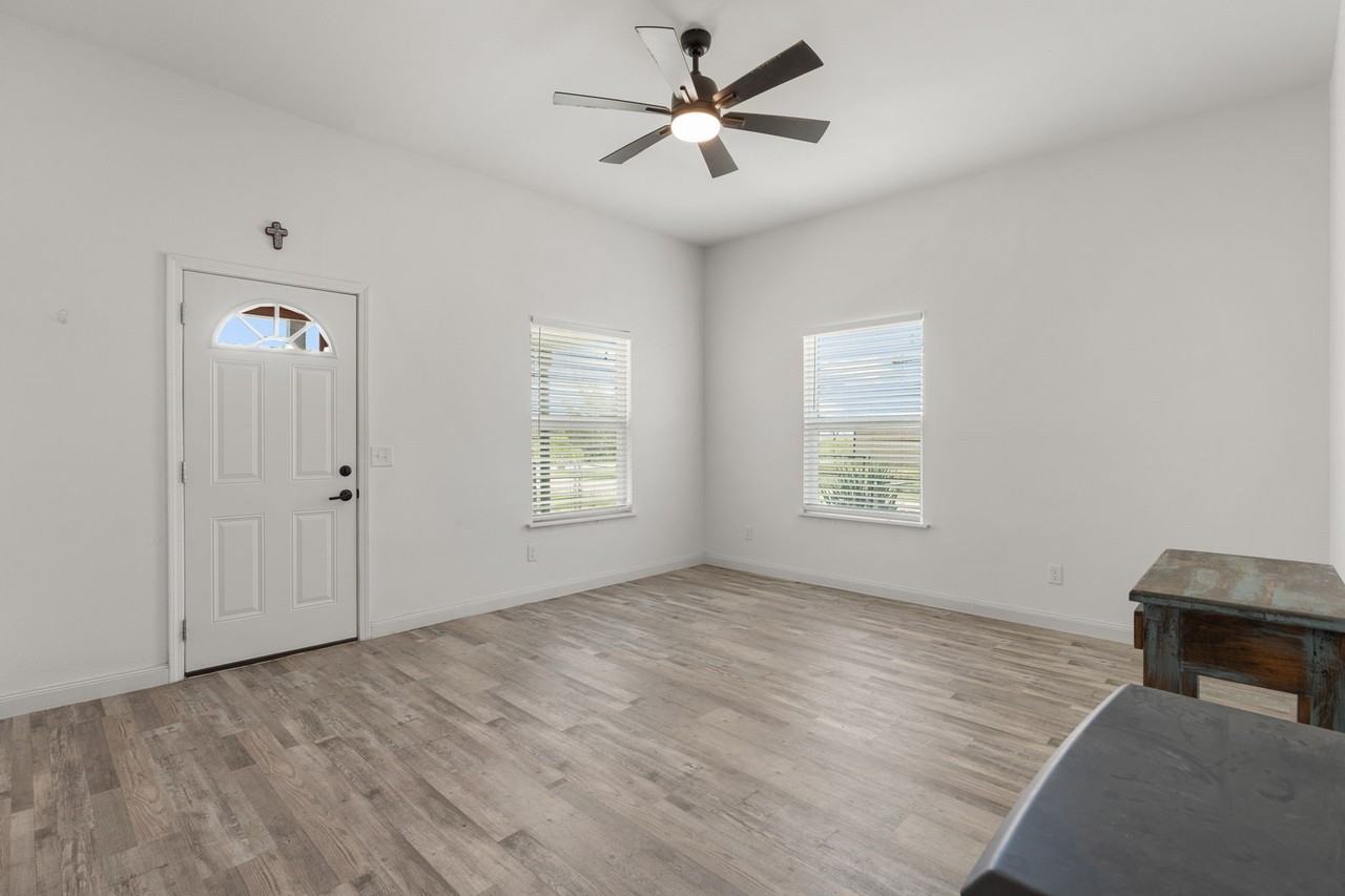 5312 Crown Ln - Photo 3 of 32
