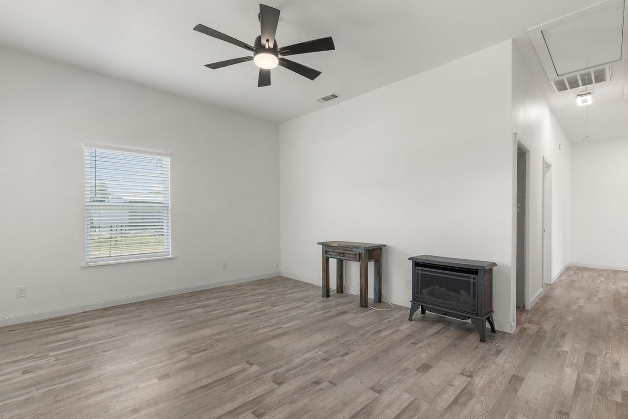 5312 Crown Ln - Photo 4 of 32