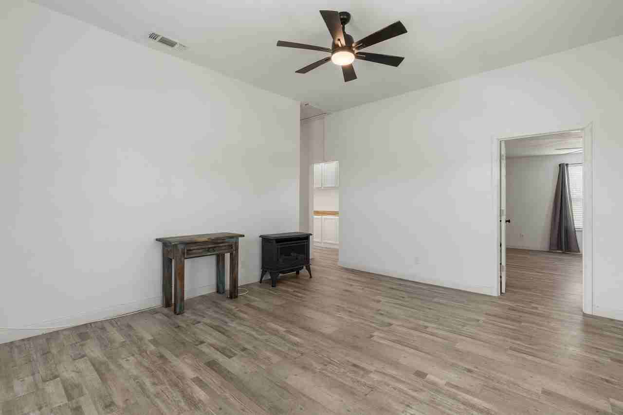 5312 Crown Ln - Photo 5 of 32