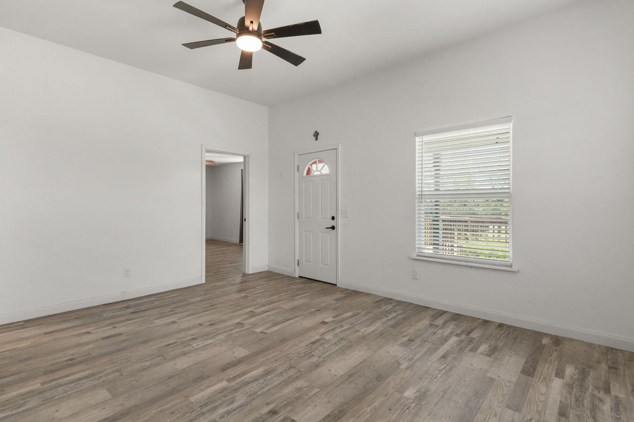 5312 Crown Ln - Photo 6 of 32