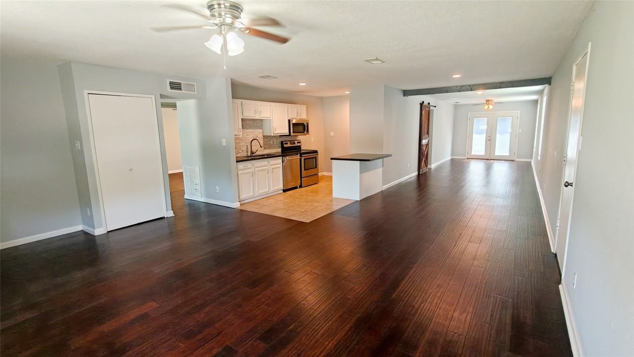 4249 Driscoll Dr - Photo 2 of 14