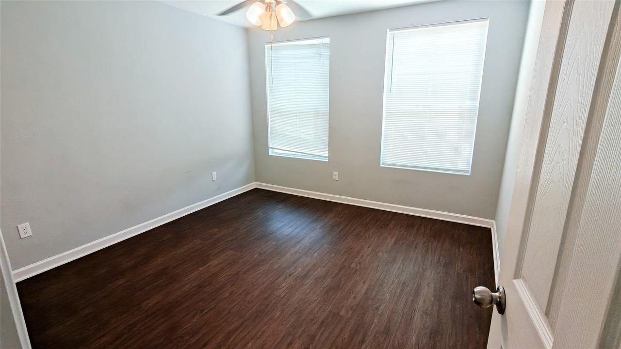 4249 Driscoll Dr - Photo 4 of 14