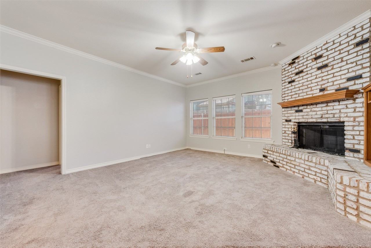 739 Harbour Town Dr - Photo 4 of 18