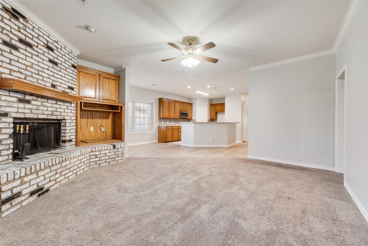 739 Harbour Town Dr - Photo 5 of 18